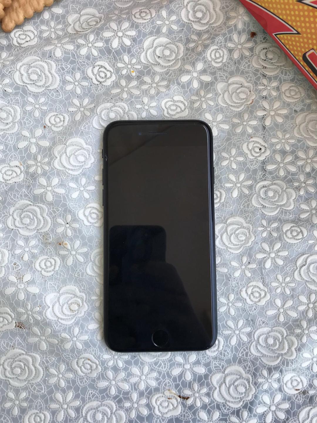 iPhone 7 תקין לחלוטין יש סדק קטן בצד של המסך שלא רואים  גמיש המחיר