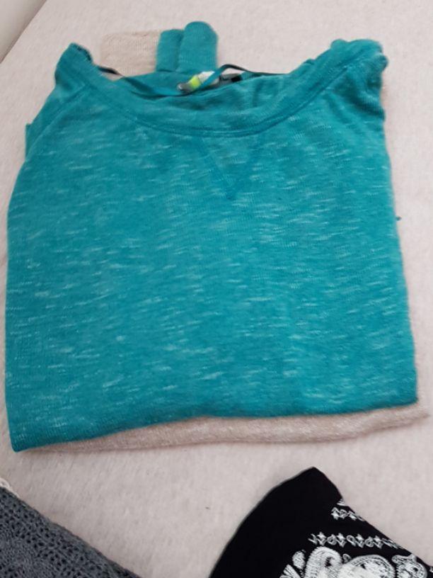 שני סוודרים מ bershka מידה m