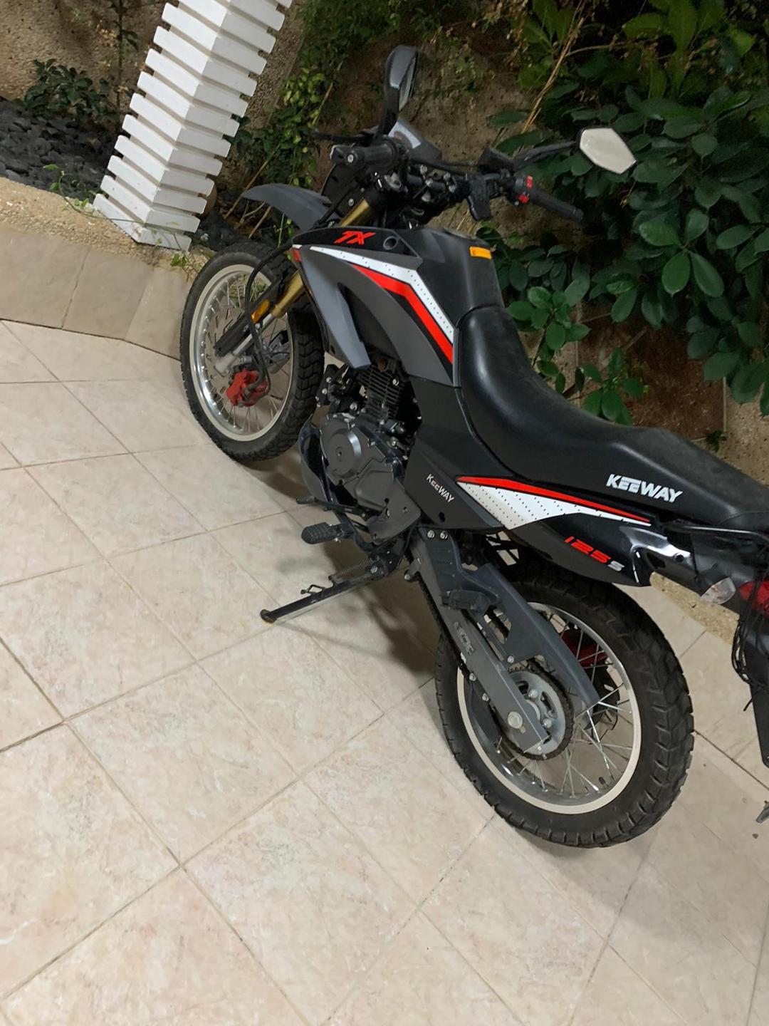 Keeway tx125 למכירה 9000₪
אופנוע פצצה אבל אני רוצה להשתדרג ,
חסר לו מראה , חוץ מזה הכל בסדר 
יש טסט