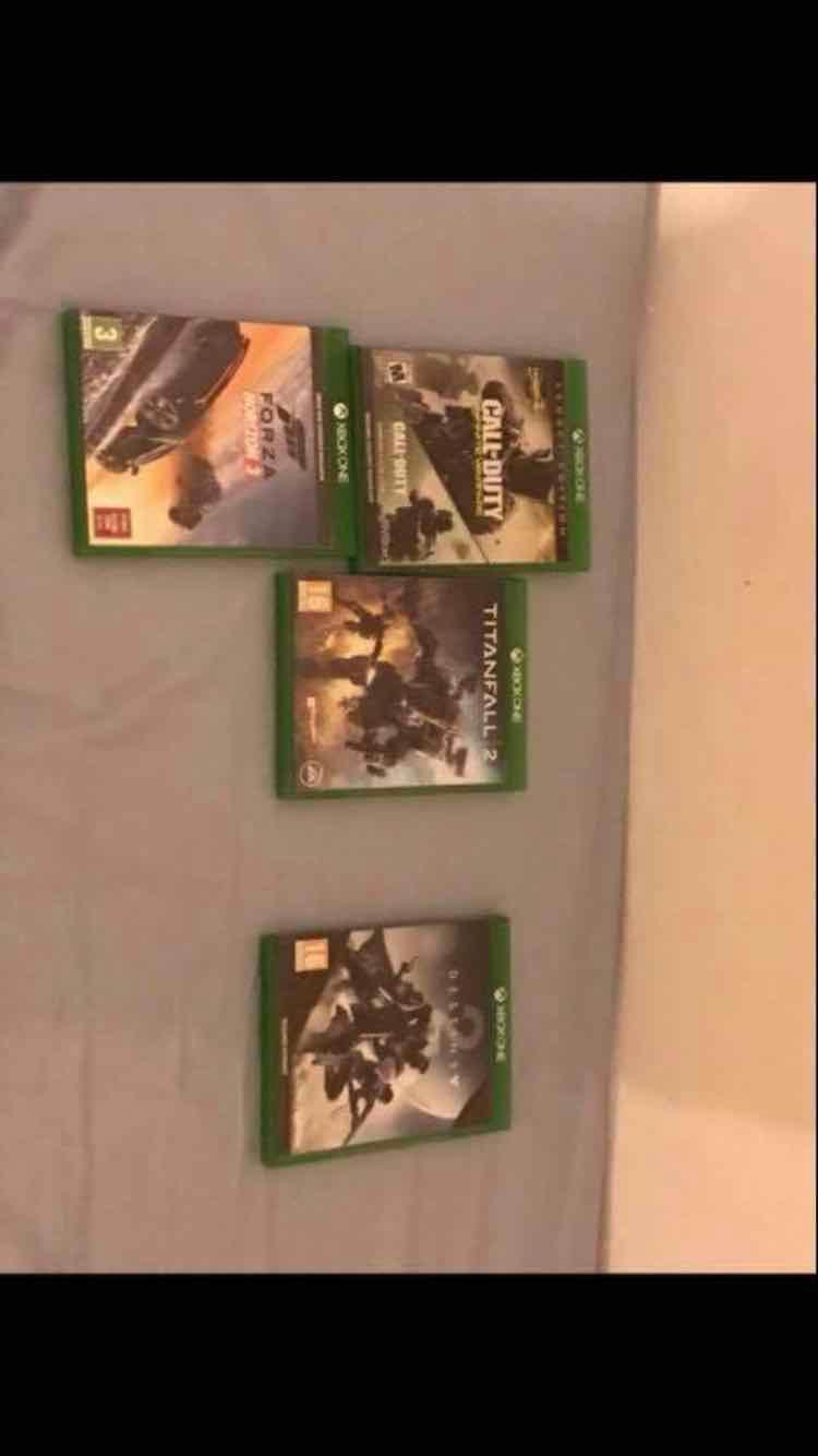 xbox games and statue (תקראו את התיאור!)