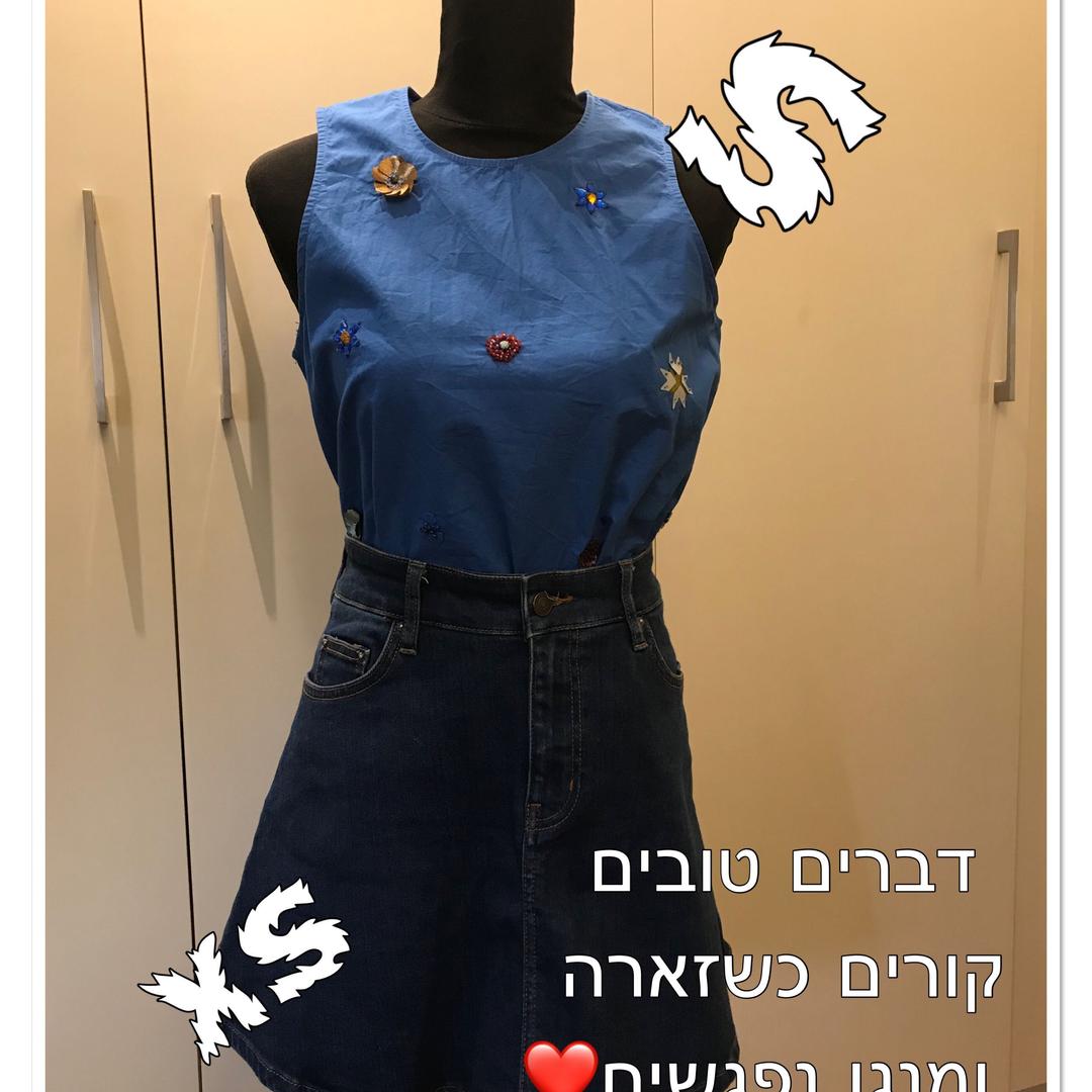 למכירה חולצה אביבית של מנגו חדשה עם טיקט מחיר:60 שח