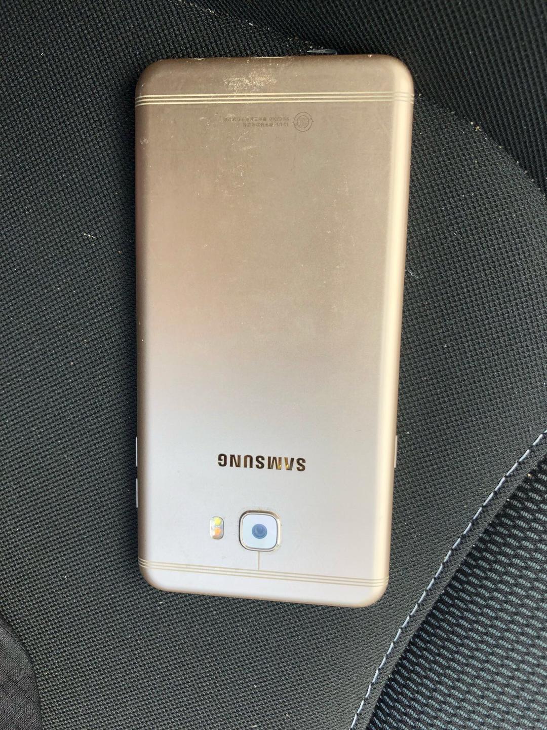 טלפון סמסונג c7 pro 64g יש אפשרות להרחבה  
