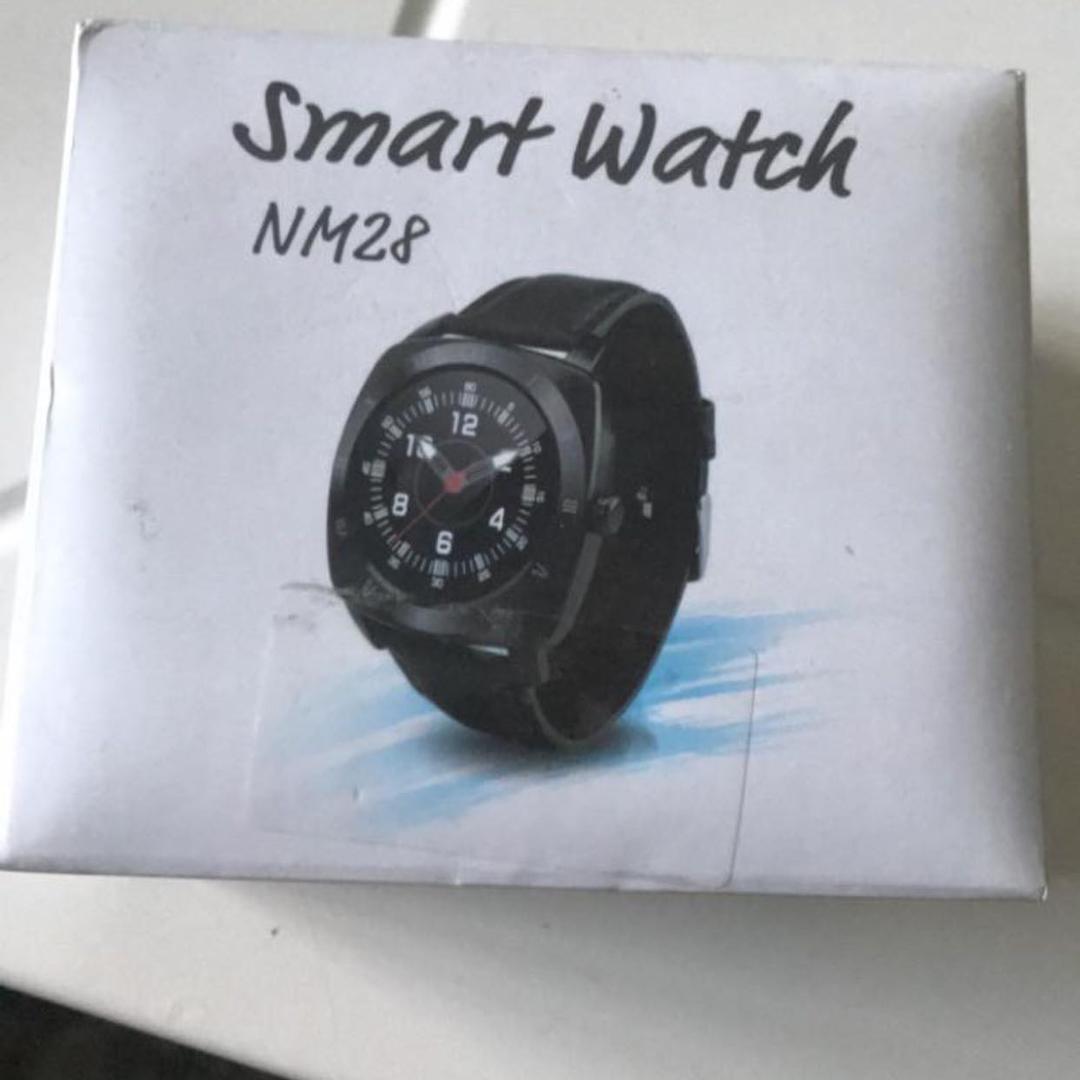 שעון smart watch חדש בקופסא מגיע עם מטען וחגורה נוספת