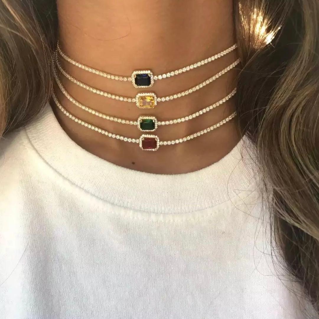 קולר היסטרי אבן ירוקה מושלם