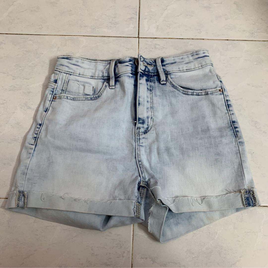 שורט ג׳ינס מידה s