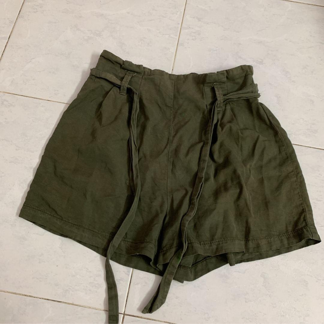 מכנס קצר עם קשירה 