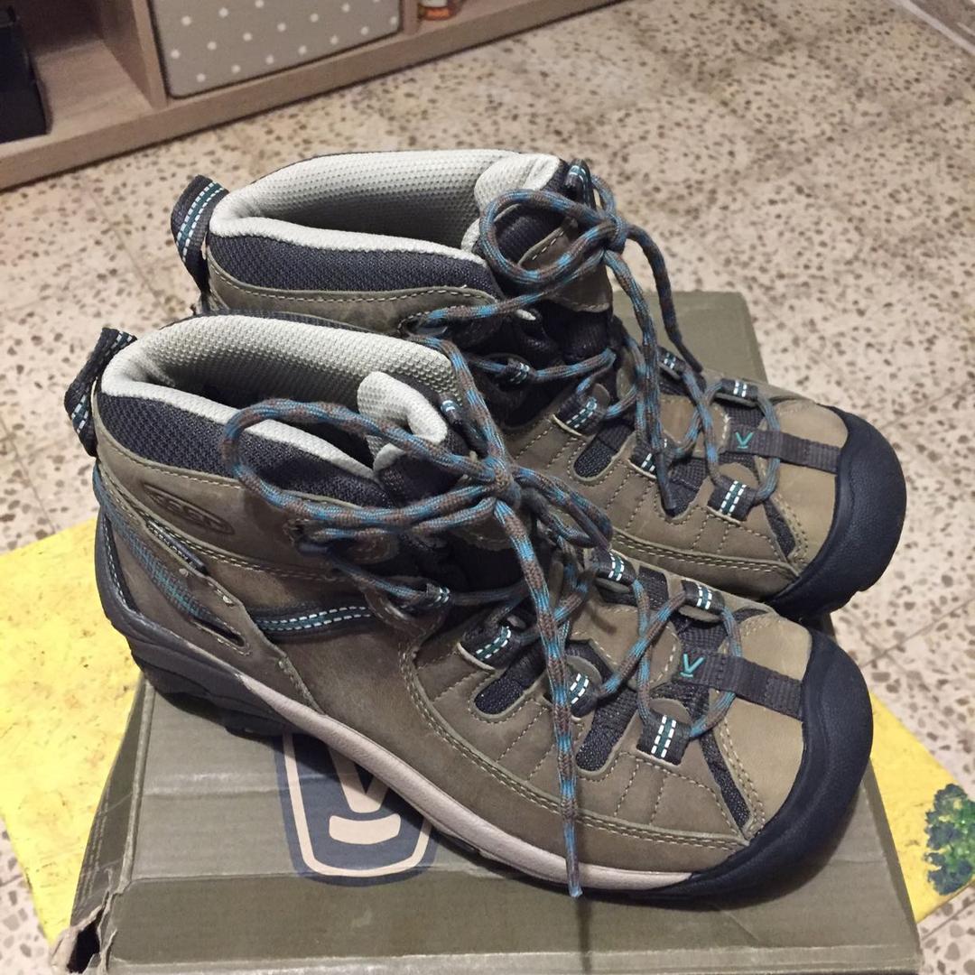 נעלי keen