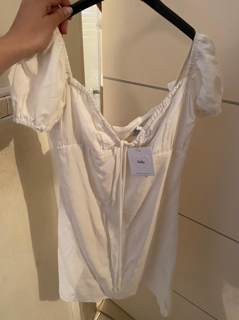 שמלה לבנה של עדיקה חדשה עם טיקט, לא נלבשה 