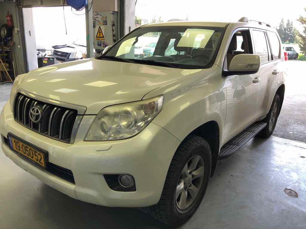 טויוטה לנד קרוזר 2013