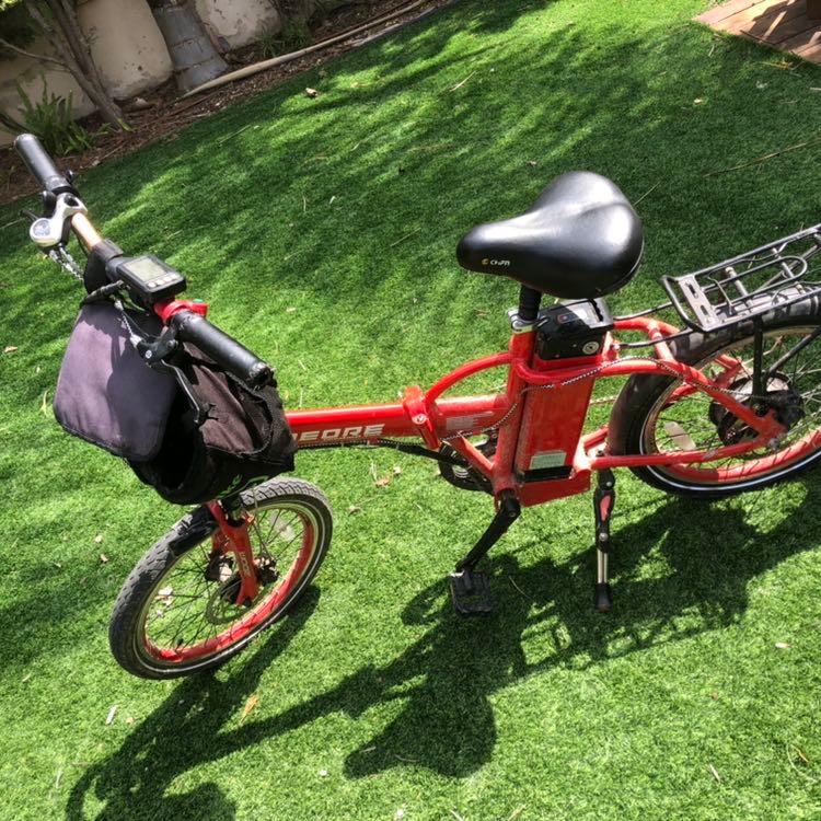 אופניים חזקות שבקושי השתמשו בהם , מוכר עקב רישיון לאוטו