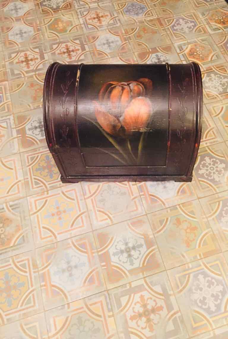 ארגז אחסון עשוי עץ עם עיטורים מיוחד 