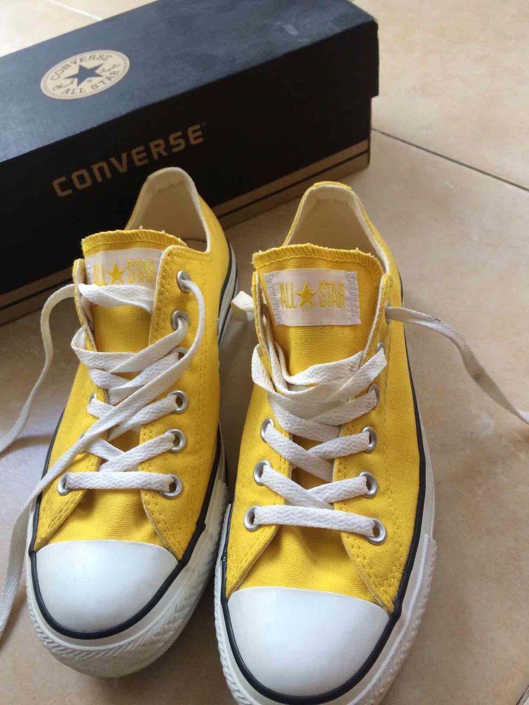 נעלי Converse צהובות