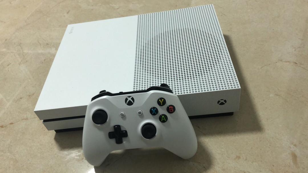 XBOX ONE S 1TB
