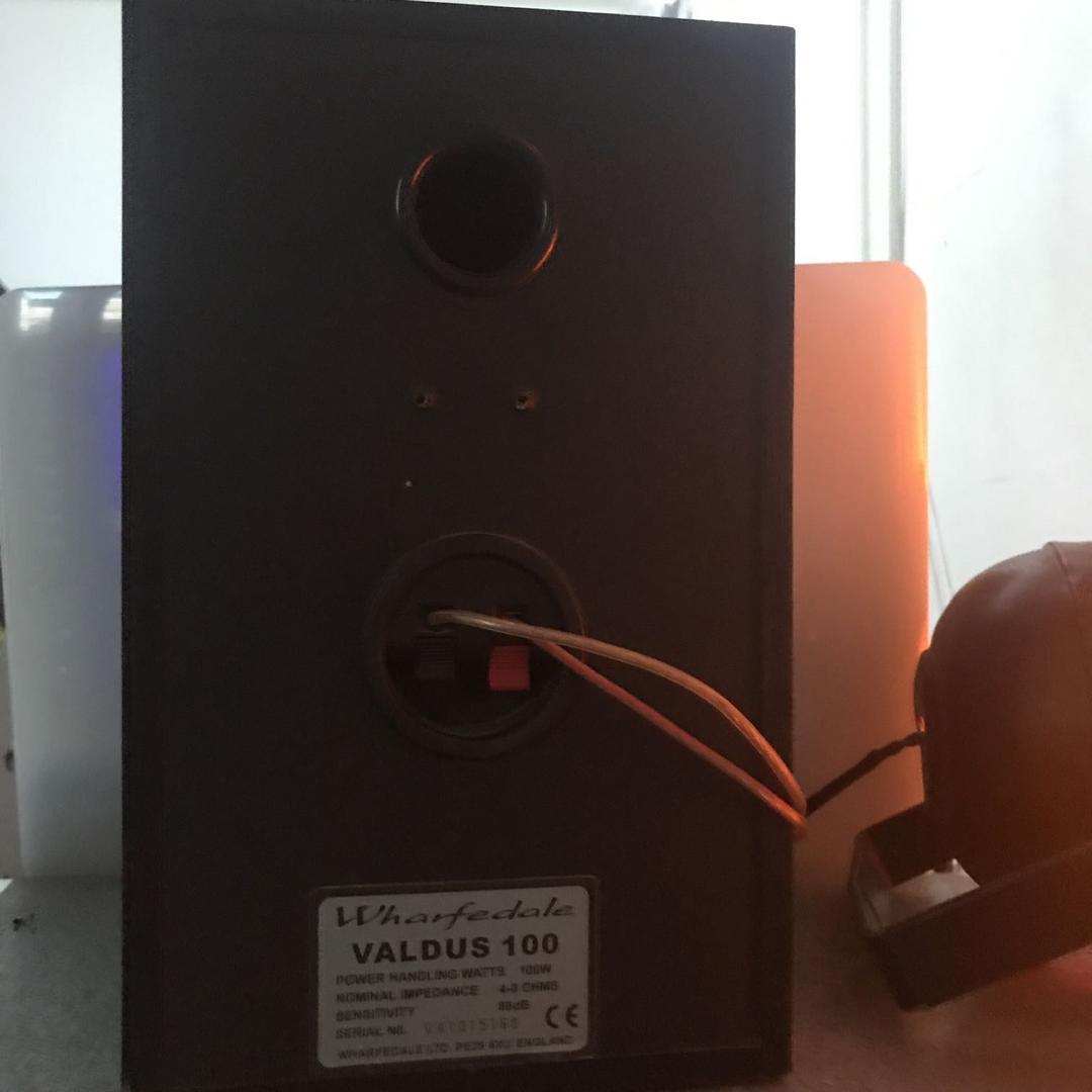 רמקולים של חברת wharfedale דגם vladus 100

עול