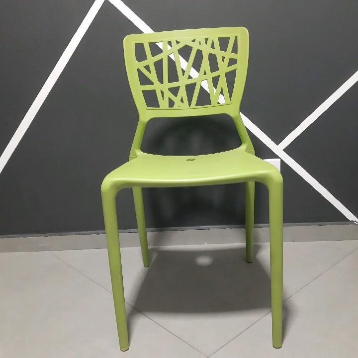 כיסא בצבע ירוק חדש ופרקטי לנוער