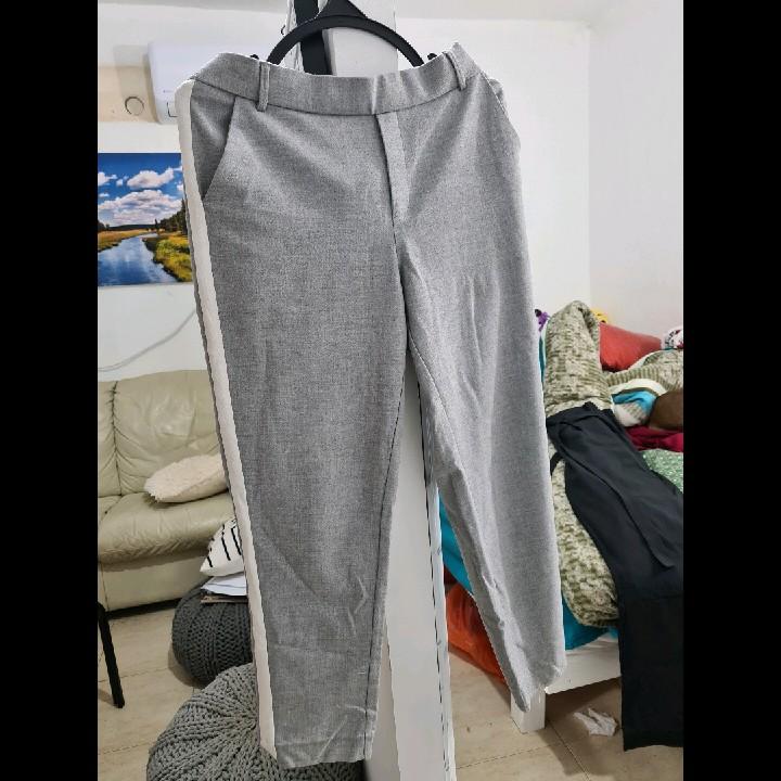 מכנס ספורט אלגנט זארה - 40 ₪ קיים גם בורוד בהיר מידה M
