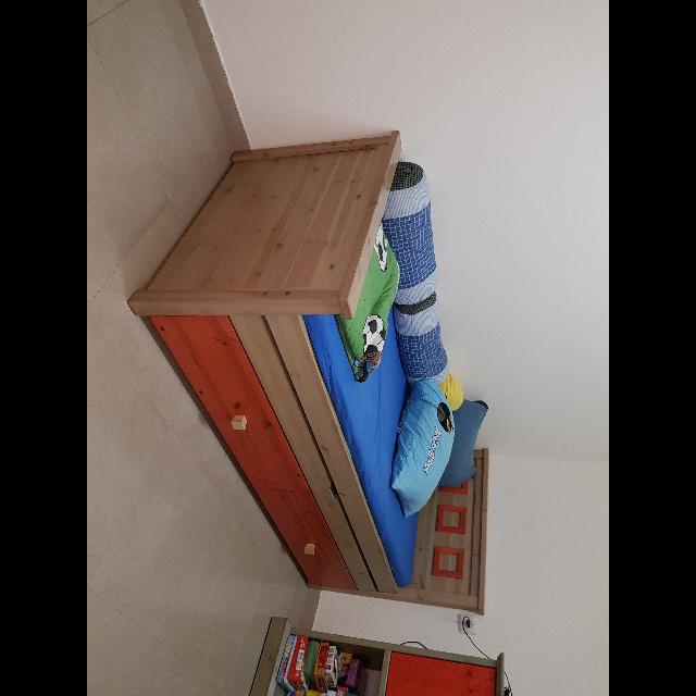 מיטה עץ מלא