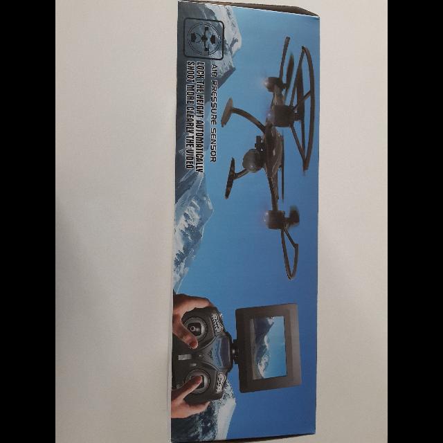 רחפן עם מצלמת לייב ומצלמת תמונות וסרטונים אפשרות לסלטה להיתיצבות במקום וכפתור חזרה הביתה ועוד ציוד רזרבי ומגני פרופרפולים....המוצר נקנה ב900 ש"ח וכמעט לא נעשה בו שימוש