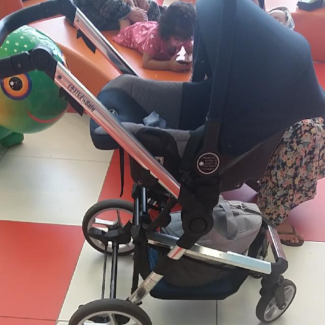העגלה חדשה הייתה בשימוש 3 חודשים 3 ב1 טיולון חדש הכל במצב מצויין