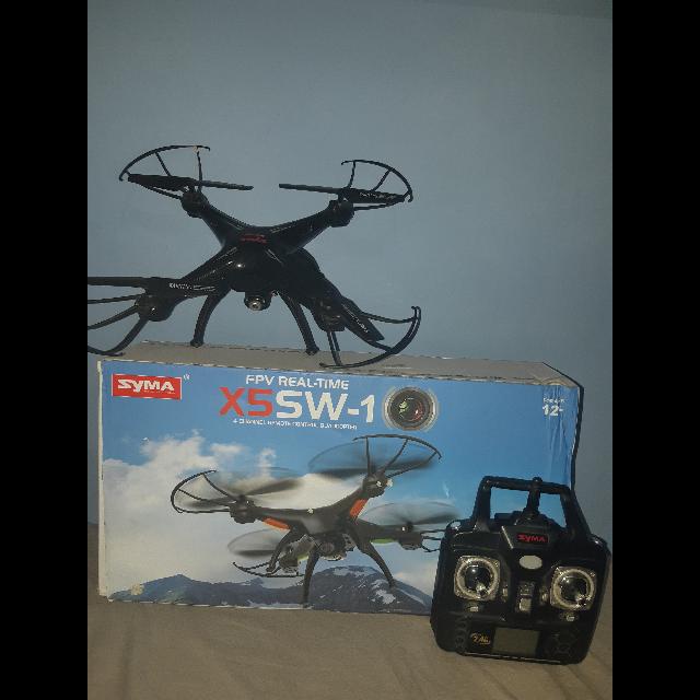 רחפן  מדגם syma x5sw עם wifi ומצלמה שמתחברת לטלפון
