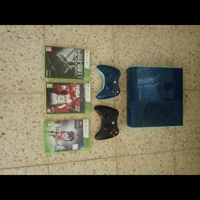 xbox 360 שני שלטים + 3 משחקים
