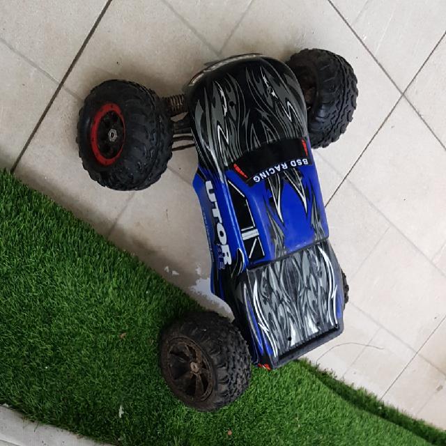מכונית על שלט 4x4 UTOR E8