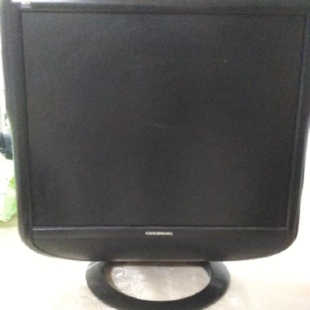 מסך grundig 19LCD monitor
