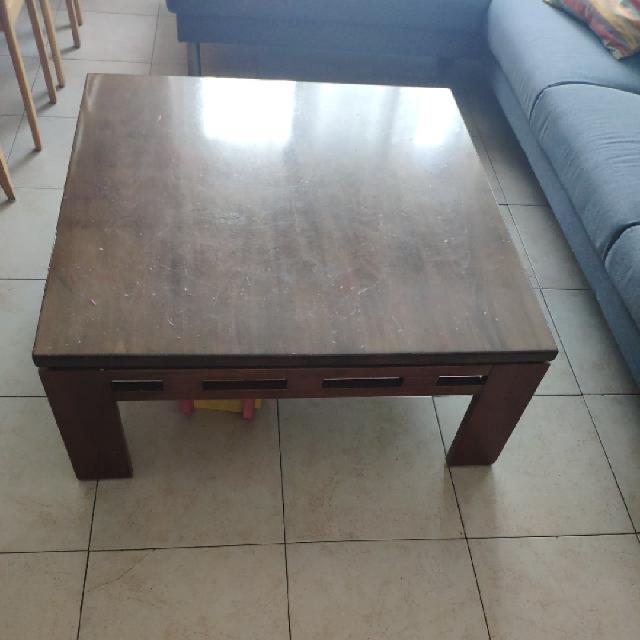 שולחן משומש מצב בינוני.