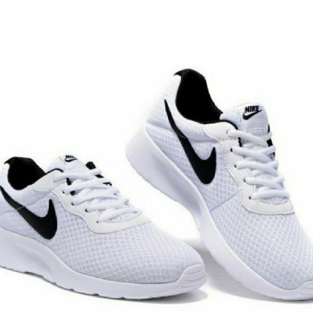 נעלי NIKE