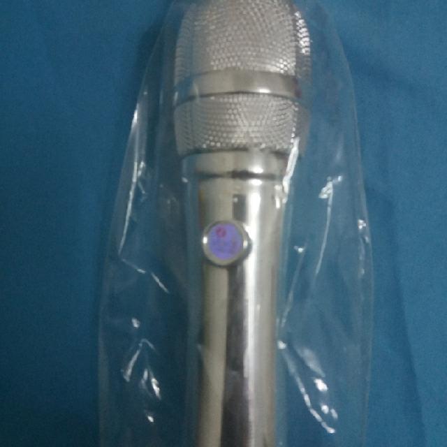 בושם של נועה קילר בצבע אפור