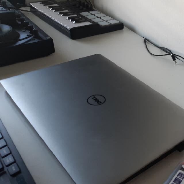 dell xps 15 (שבר במסך)