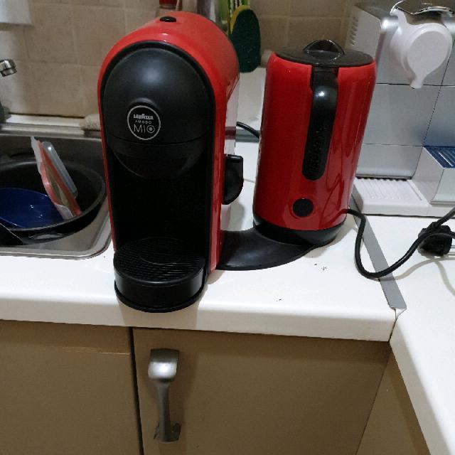 מכונת קפה lavazza עם מקציף חלב