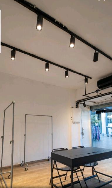 in.d pop up store&art gallery