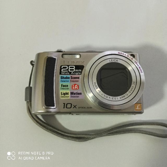 מצלמה דיגיטלית LUMIX כחדשה