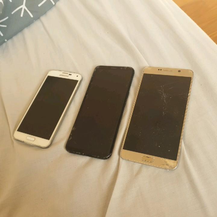 טלפונים למכירה במצב משומש אבל חדש רק להחליף מסך  : גלקסי 5 , גלקסי נוט 8 גלקסי8