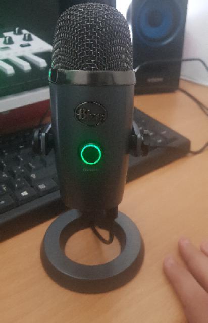 מיקרופון blue yeti nano שנקנה ב21/4 גמיש לרציניים