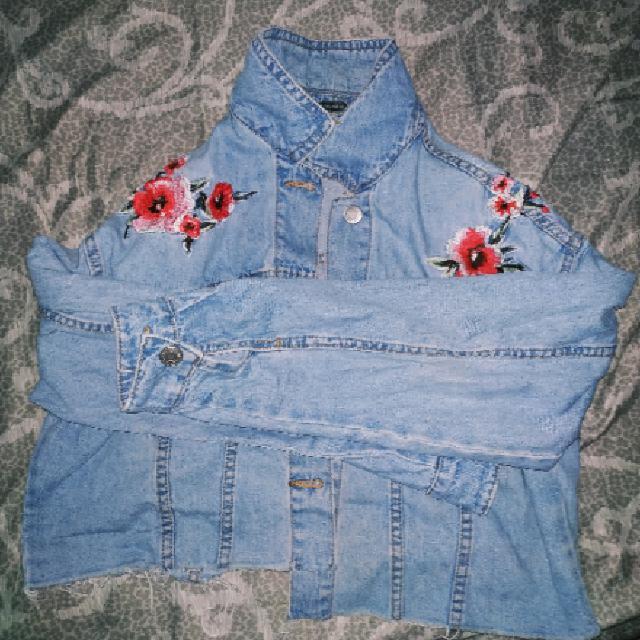 עליונית Bershka בשווי 250 ש"ח. נמכרת ב 50 ש"ח !!!!