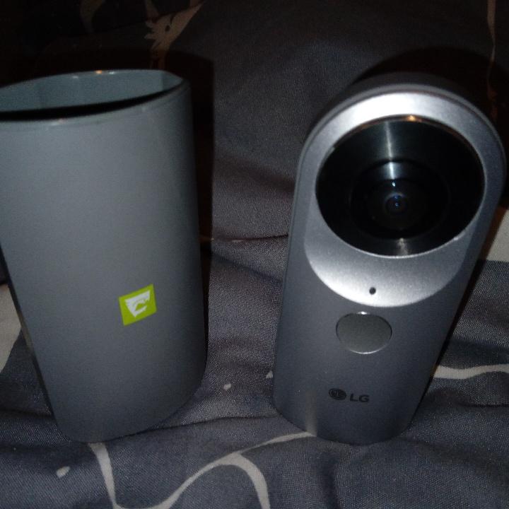 מצלמה כדורית LG 360 Cam